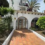 Casa De 5 Dormitorios Cerca De La Playa En Marbella Elviria
