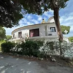 Casa De 5 Dormitorios Cerca De La Playa En Marbella Elviria
