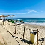 Casa De 5 Dormitorios Cerca De La Playa En Marbella Elviria
