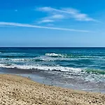 Casa De 5 Dormitorios Cerca De La Playa En Marbella Elviria