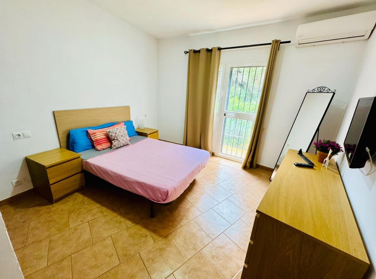 Casa De 5 Cerca De La Playa En Elviria *