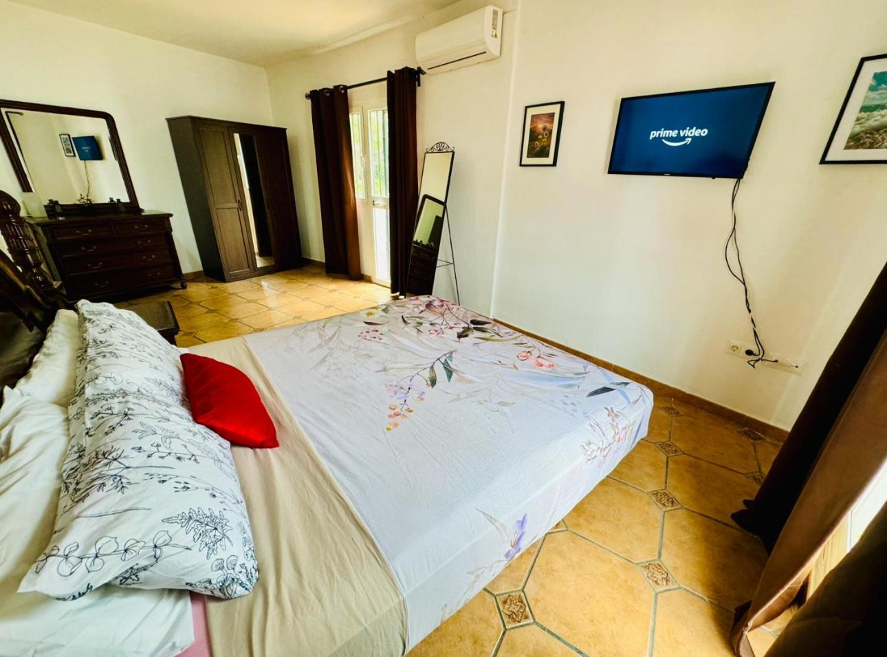 Casa De 5 Cerca De La Playa En Elviria *